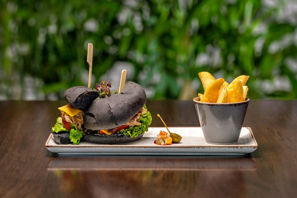 KRESTEN ROYAL Euphoria Resort