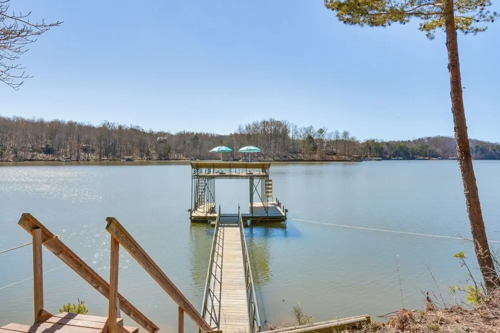 Lake Hartwell Retreat w/ 2-tier Dock & Boat Slip!