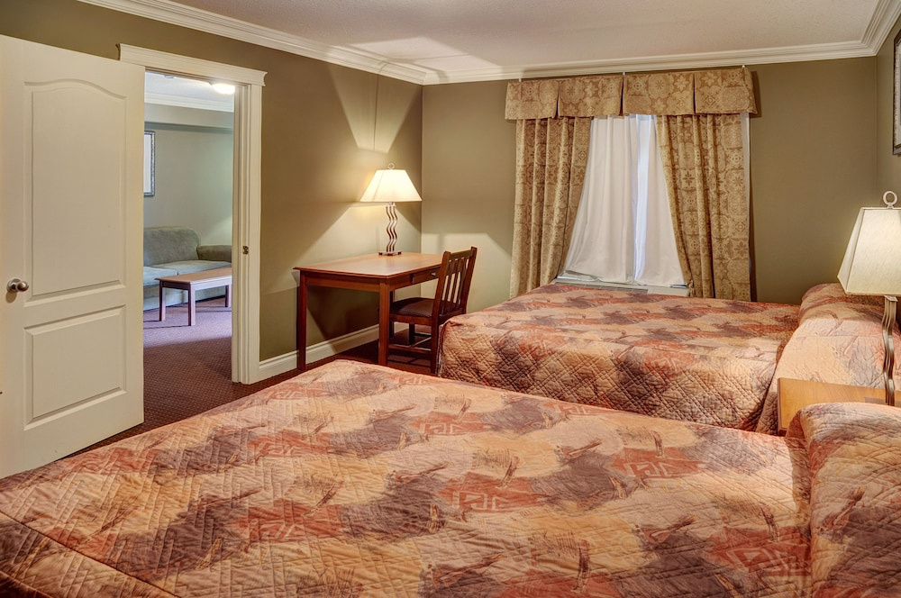 Lakeview Inn & Suites - Edson Airport West
