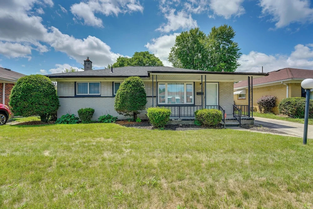 Westland Home with Yard about 20 Mi to Downtown Detroit
