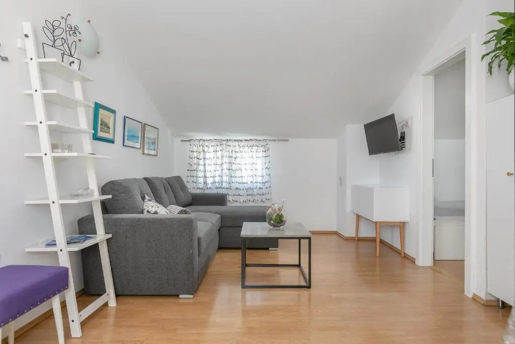 4+1 apartment in the city centre, near the beach