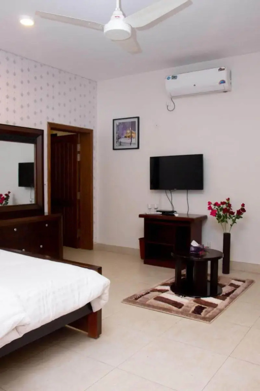 Livin Hub Guest House