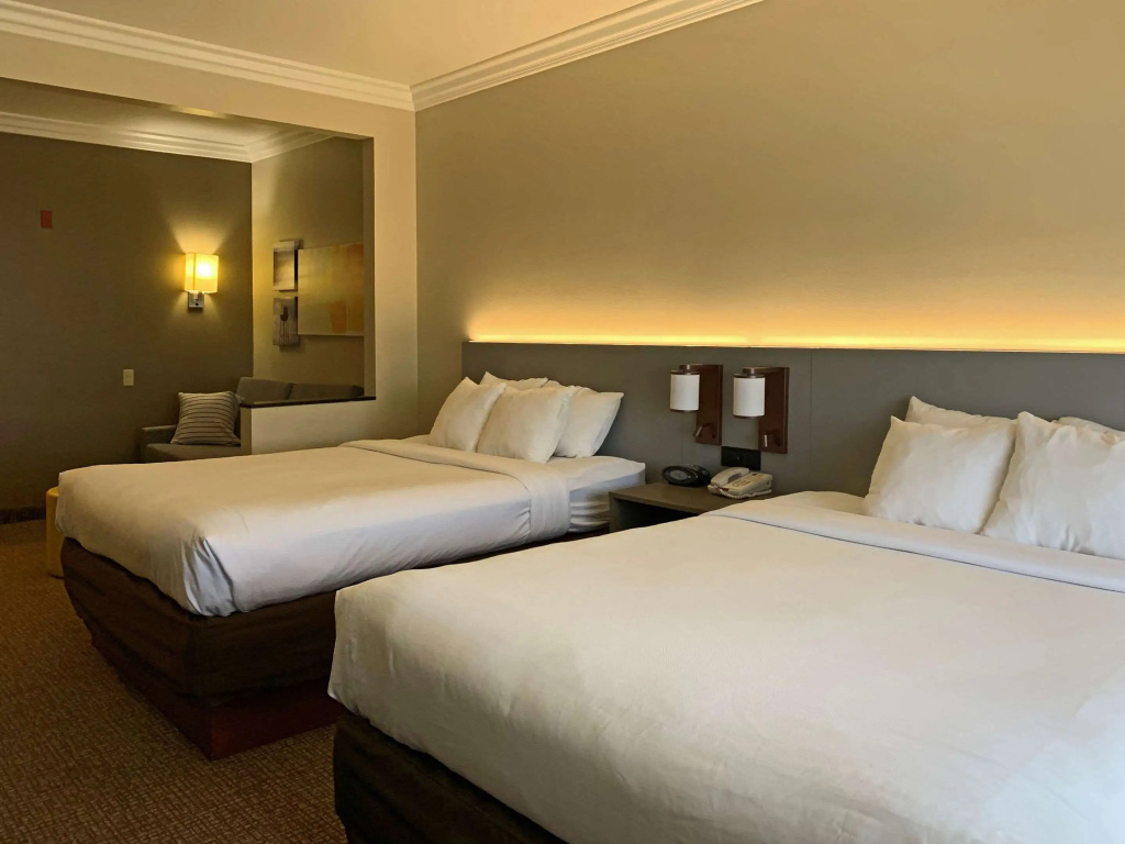 Comfort Suites Oceanside Camp Pendleton Area