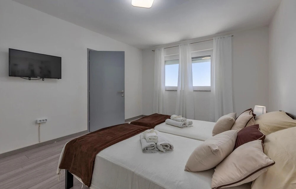 2 Bedroom Gorgeous Home In Dramalj