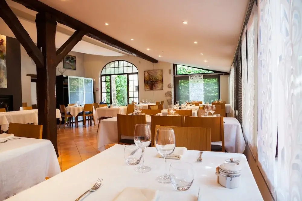 Logis Hotel Restaurant L' Auberge Cigaloise