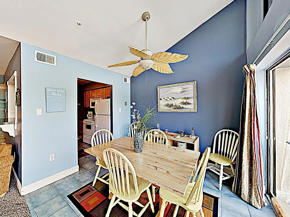 New Listing! Coastal W/ Pool - Walk To Beach 3 Bedroom Condo