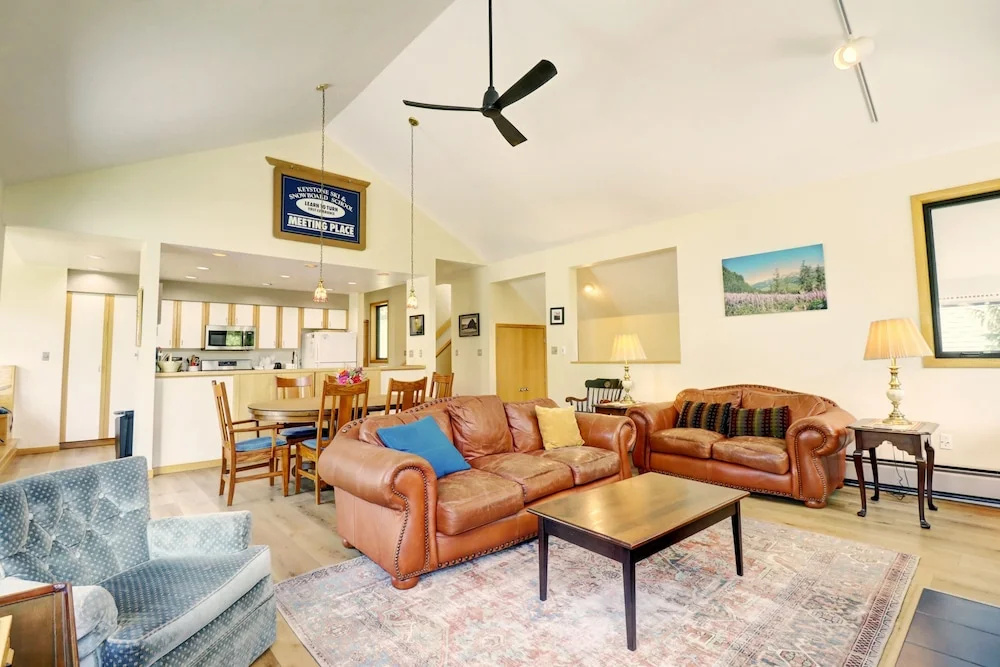 195 Summerwood 3 Bedroom Home by RedAwning