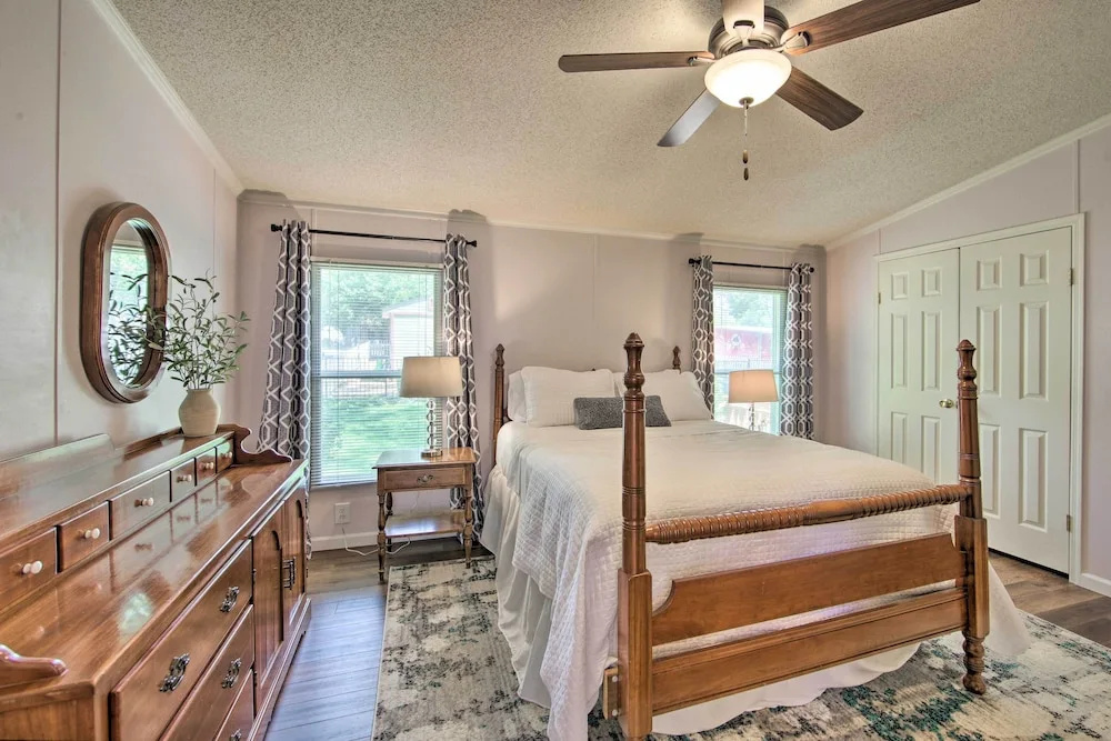 Lakefront Mabank Gem w/ Sunset Views: Pets Welcome
