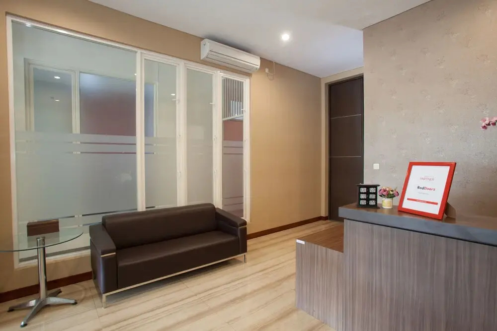 RedDoorz @ Raya Sulfat