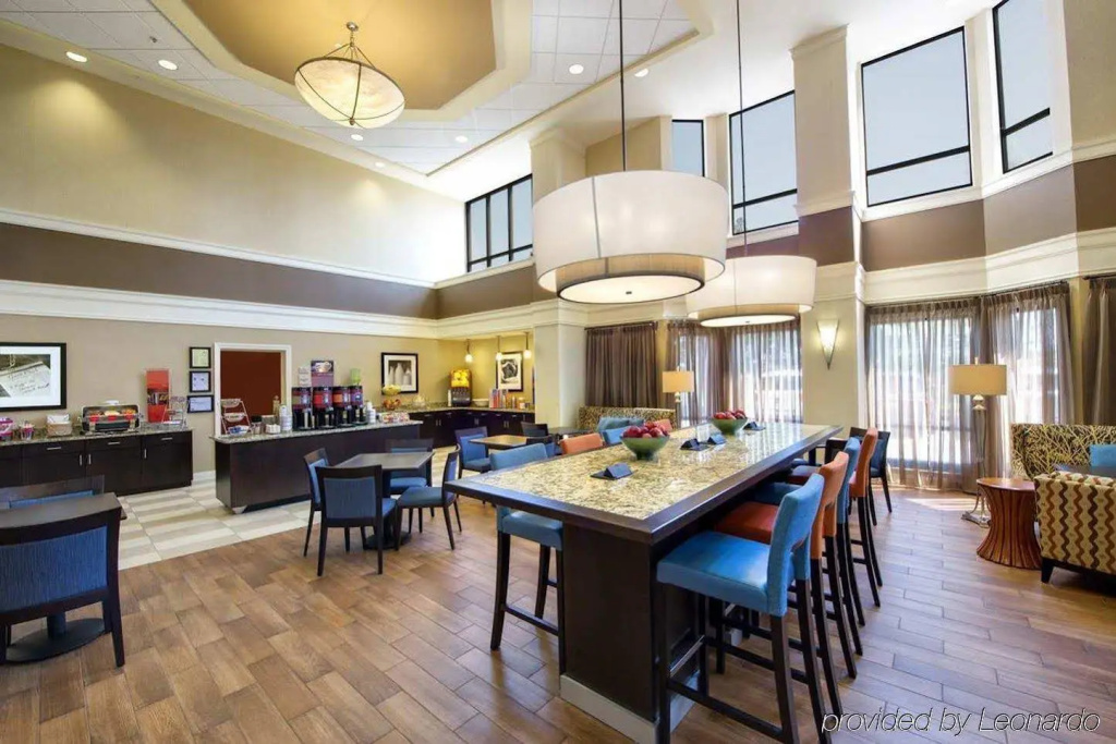 Hampton Inn & Suites-Atlanta Airport North-I-85