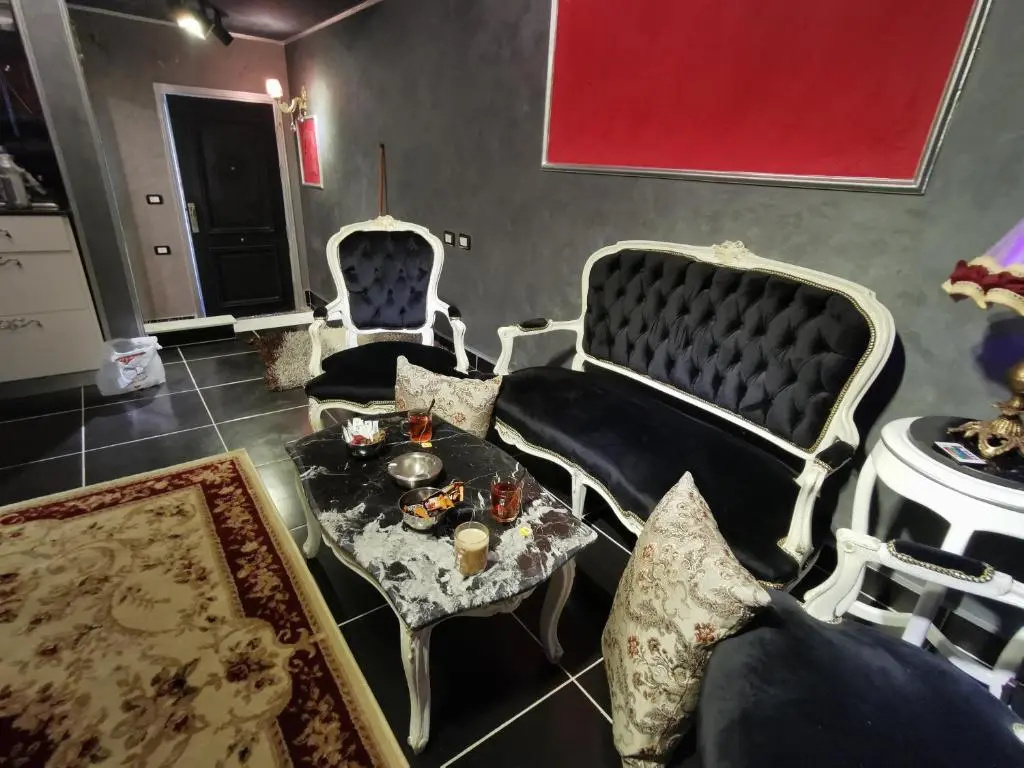 Chic Apartment 2