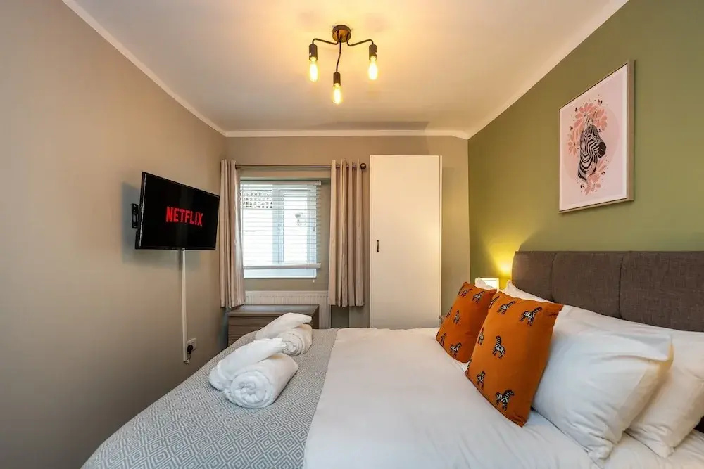 Comfortable 4-bed Home With Free Parking Wales