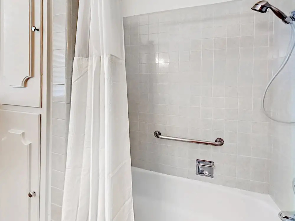Little Italy Bungalow 3 Bedrooms 1.5 Bathroom Home