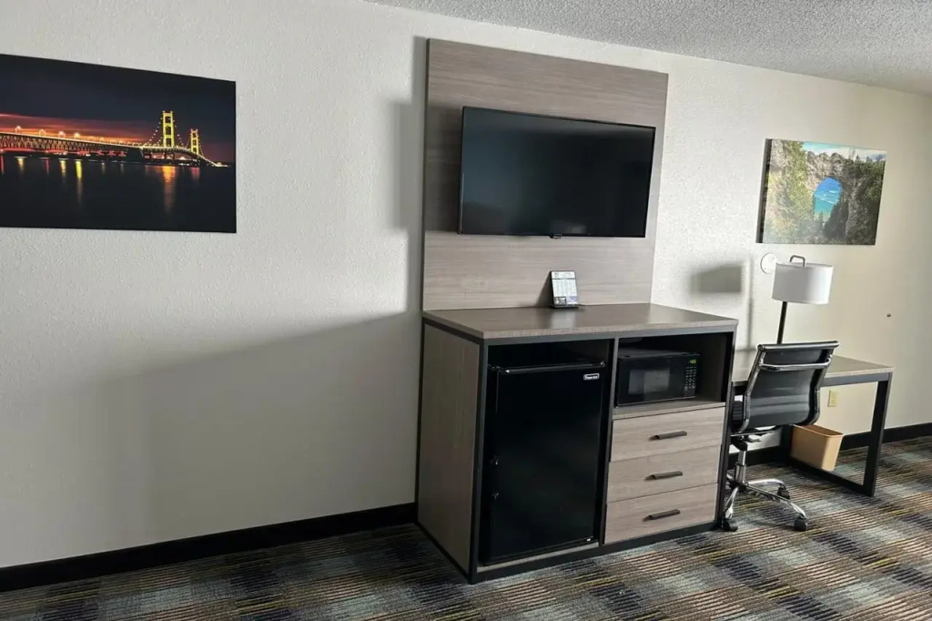 AmericInn by Wyndham Saint Ignace Lakefront