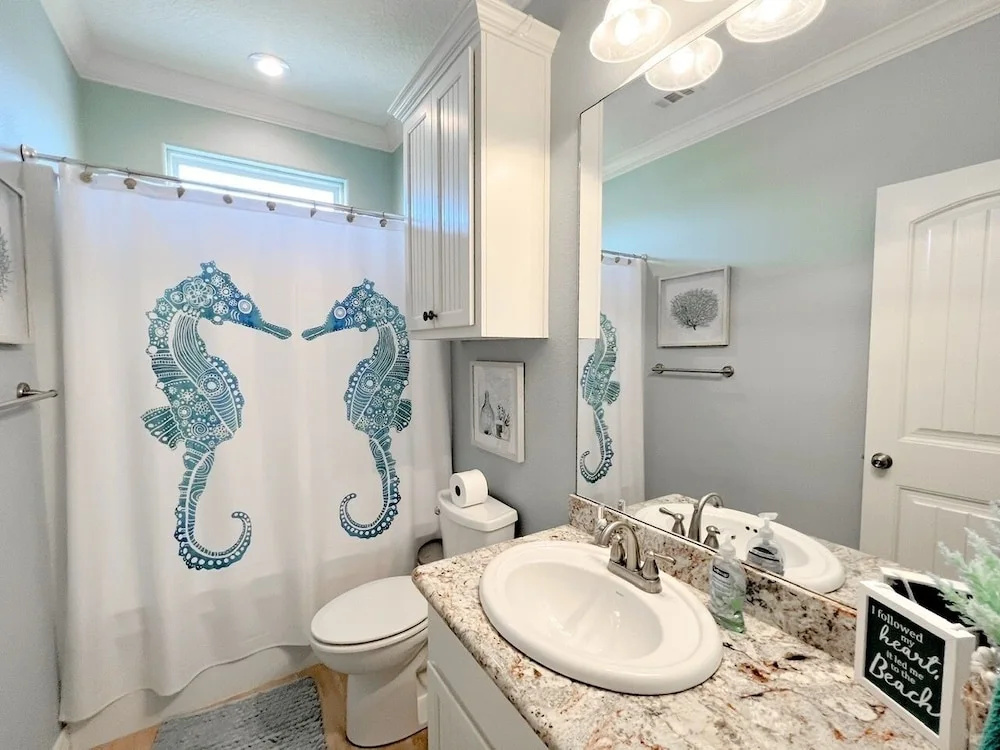 The Green Seahorse 4 Bedroom Home by RedAwning