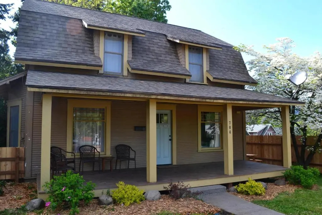 Comfortable Lucky Home, Minutes Away to The Columbia River Gorge by RedAwning