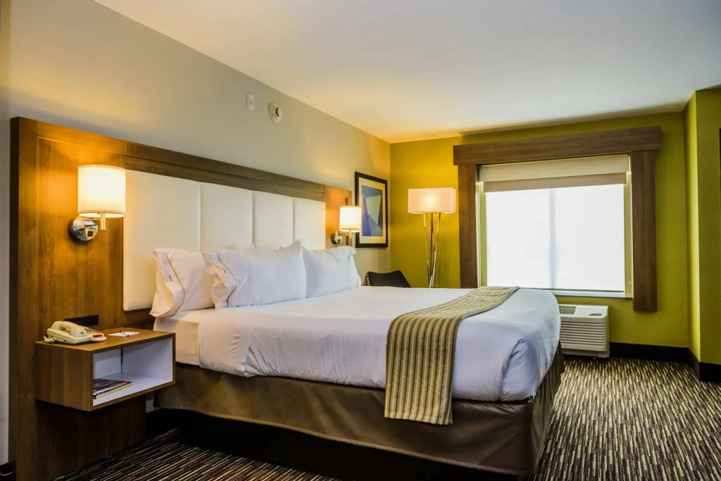 Holiday Inn Express & Suites Jamestown by IHG