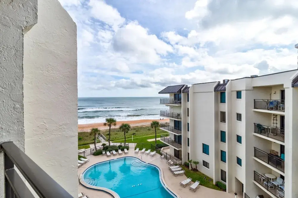Sunny Ormond Beach SOB Condo, Pool, No Drive Beach