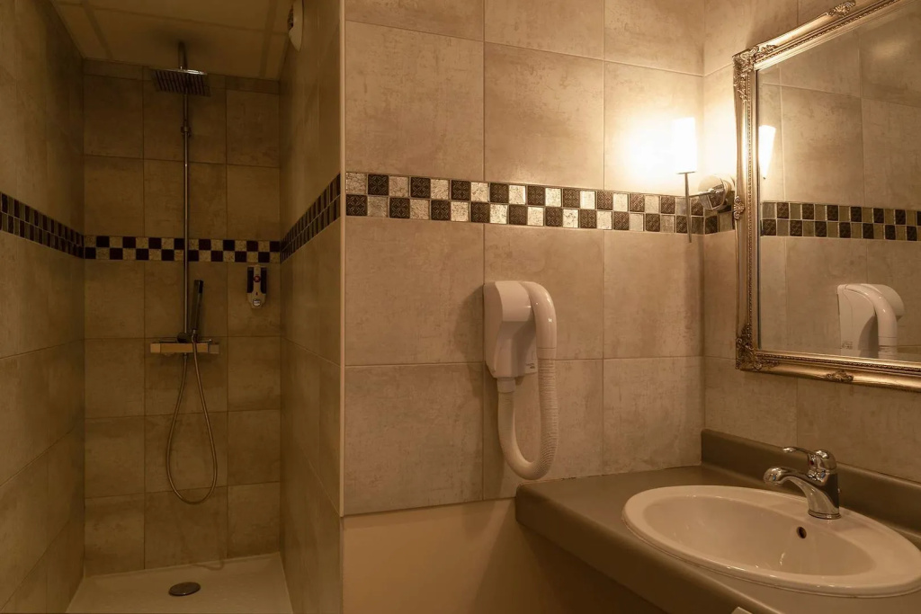 BRIT HOTEL CONFORT ALEXIA - La Souterraine