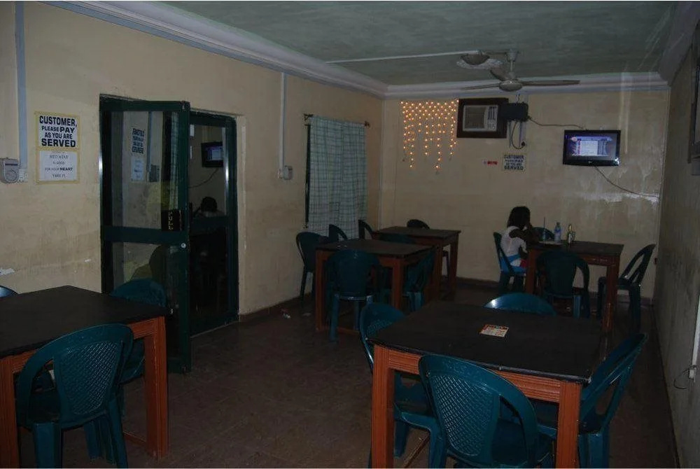 Adesua Hotel-Hostel