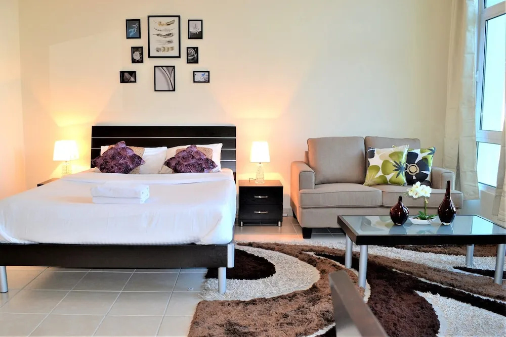 MCLN - Spacious Furnished Studio