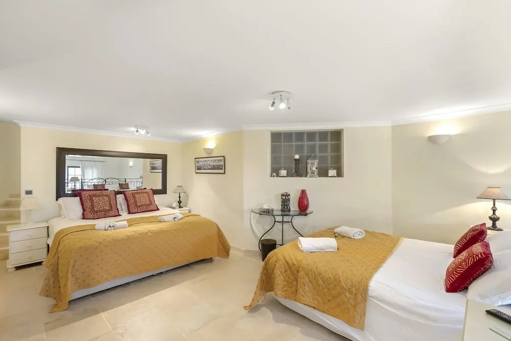 Cannes Mandelieu Lovely 6-Bed Villa