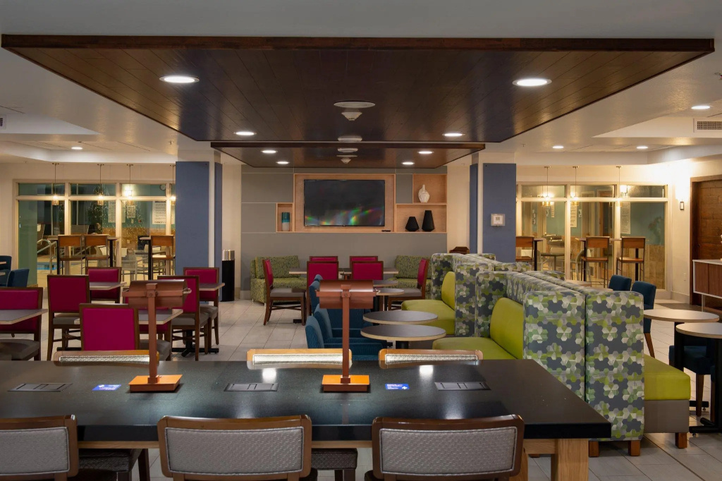 Holiday Inn Express Hotel & Suites Wausau by IHG