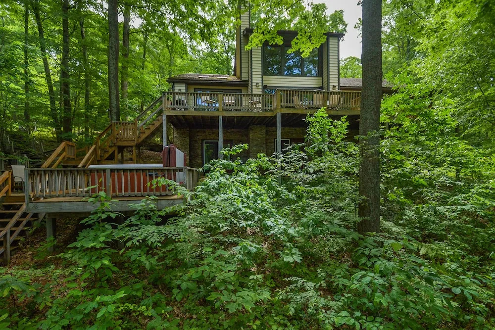 Lake Shore Retreat 5 Bedroom House