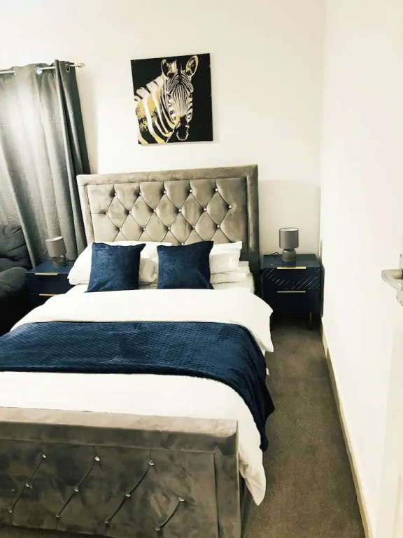 Convenient Home - Sleeps 6 - Parking - Garden