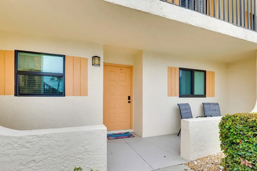 10 Mi to Holiday Nights: Casa Bella Condo w/ Lanai