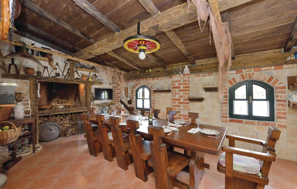 Cozy Home In Maslenica With Kitchen