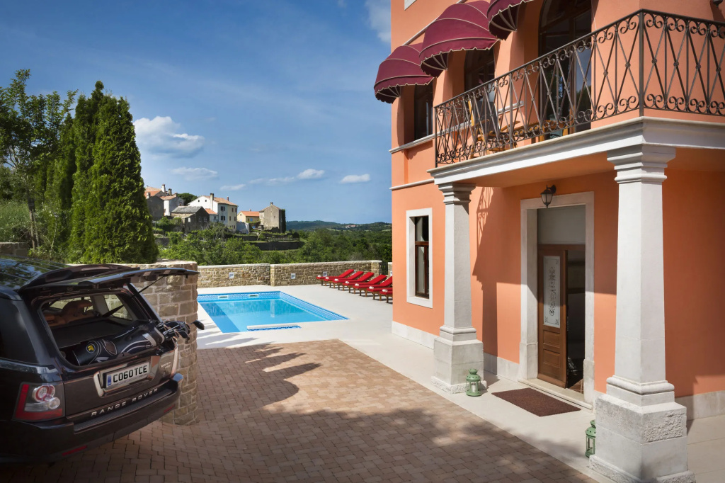 Palazzo Angelica Hilltop Luxury Villa with Pool, Spa & Views
