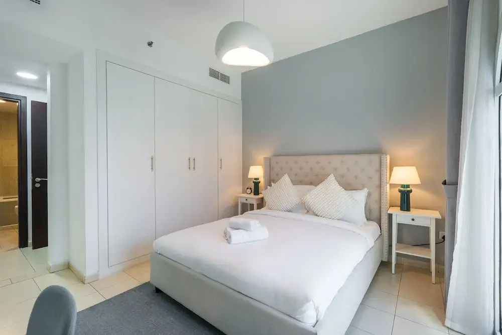 Pleasing 1-bedroom for 4 in JVC for Relaxing Getaway