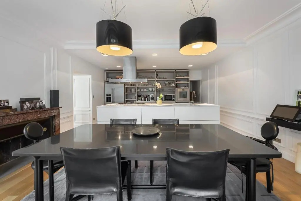 Le N 10 - Grand appartement de 200 m2 avec patio de 35 m2 en Vieille Ville