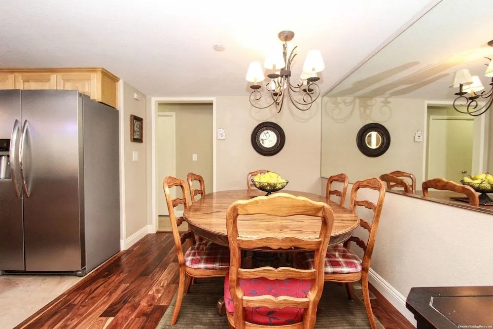 Snow Summit Getaway - 3 Br home by RedAwning