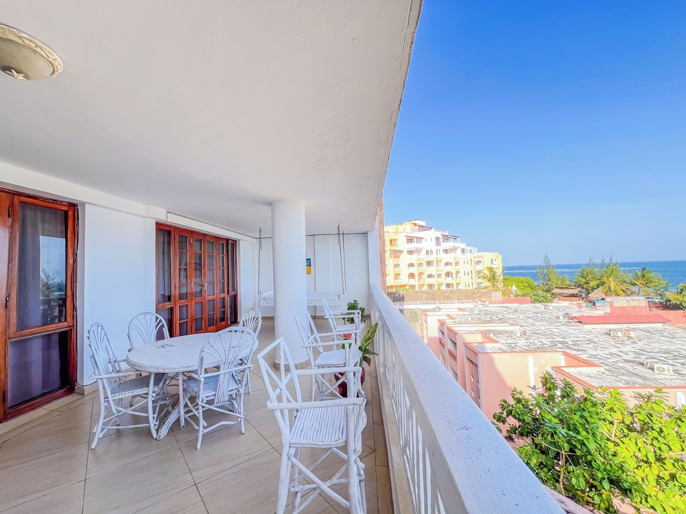 Pumziko Beachfront Apartment
