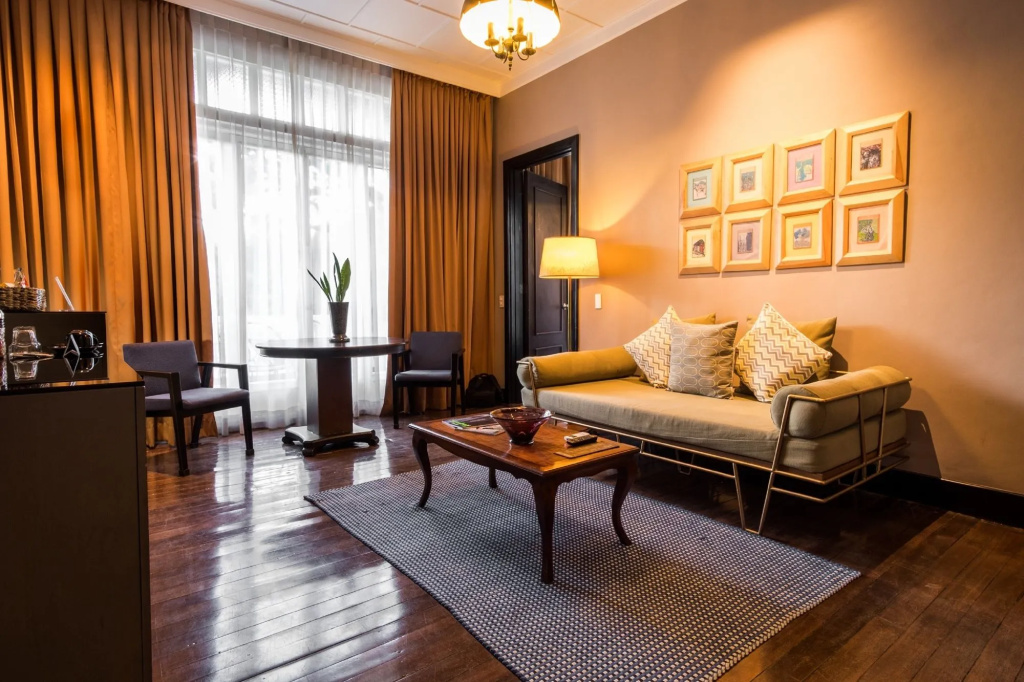 The Henry Hotel Manila