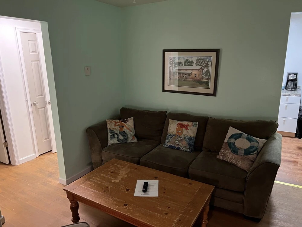 Boat House Ground Floor #2 - 1 Br Waterfront, Wifi 1 Bedroom Apts by RedAwning