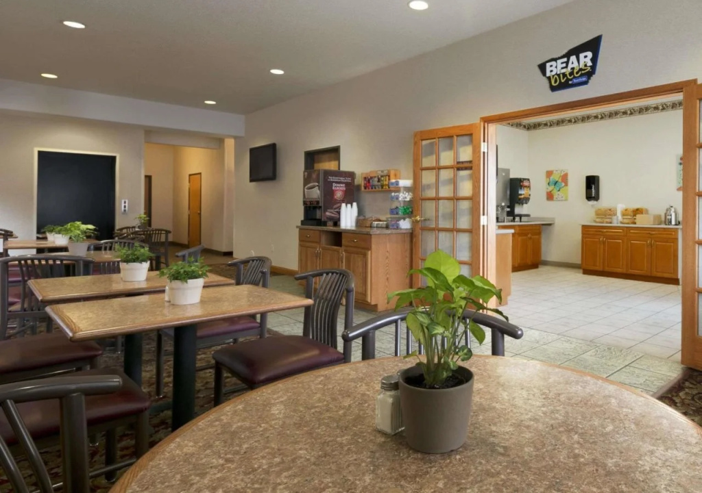 Travelodge & Suites by Wyndham Fargo/Moorhead