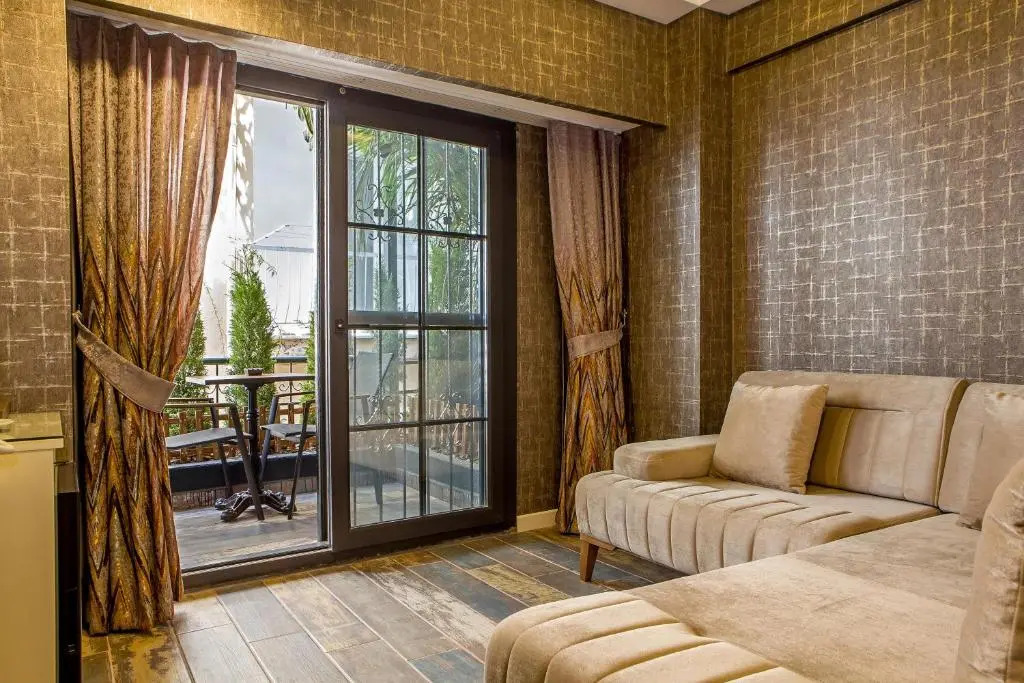 THE LEA HOTELS & SUITE