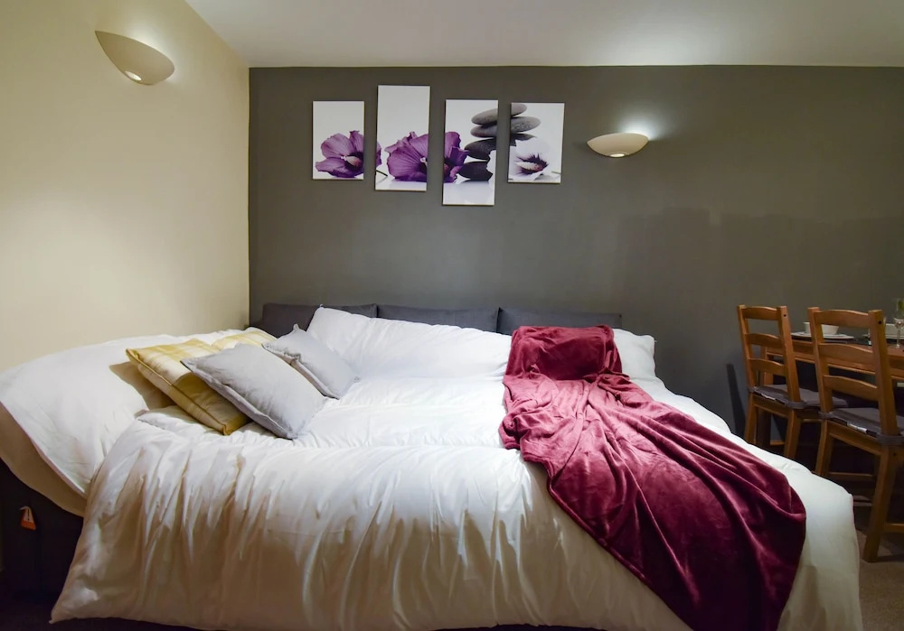 2 Bedroom City Apartment - Close to Queens Hospital
