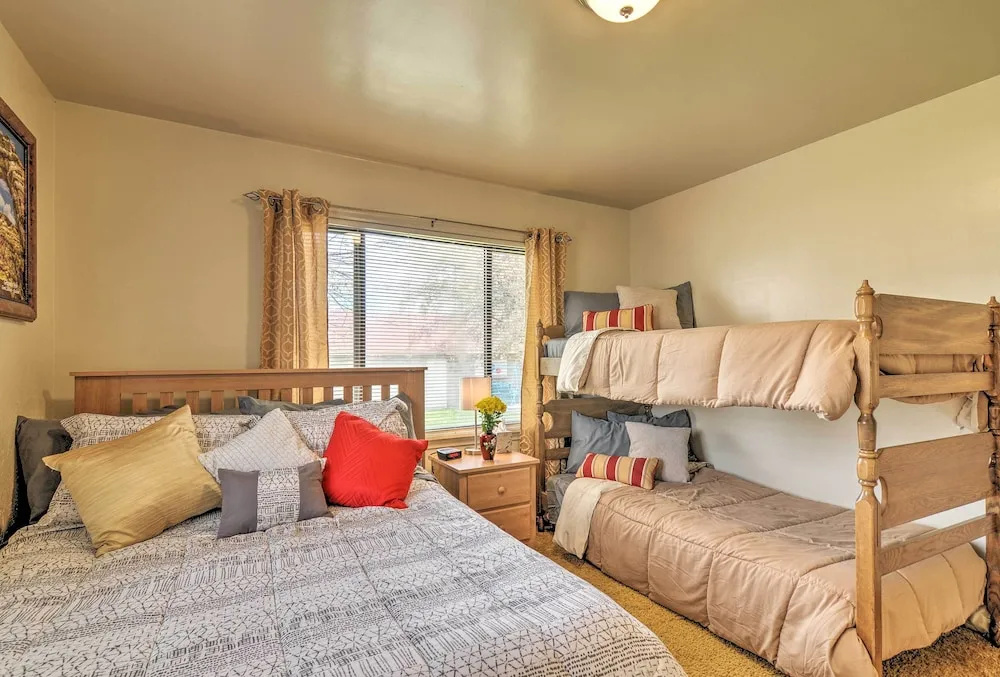 Panguitch Home w/ Patio ~ 24 Mi to Bryce Canyon