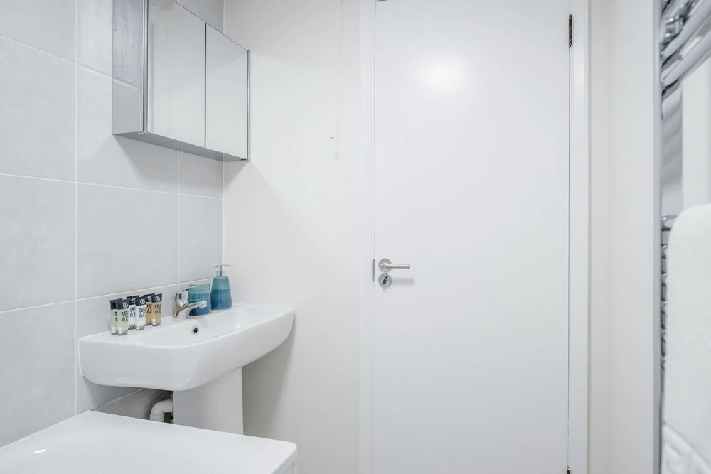 Stunning 2 Bedroom Duplex Apt in Center of Camden
