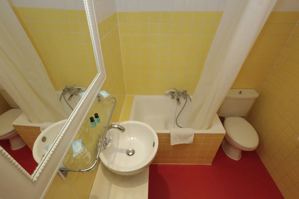 Azurene Royal Hotel