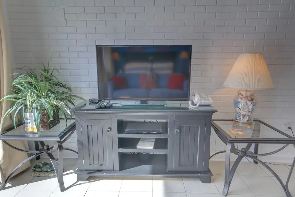 612 El Matador 1 Bedroom Condo by RedAwning