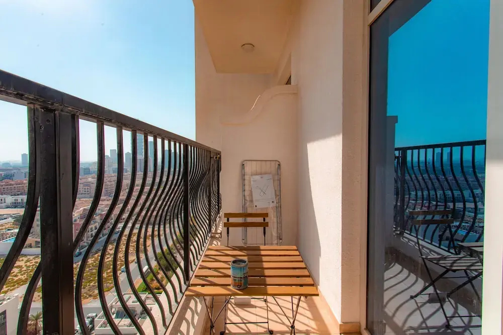 Secluded studio steps from sports city