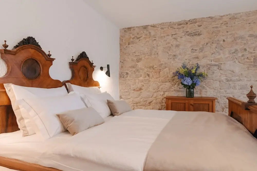 PIRA HOTEL