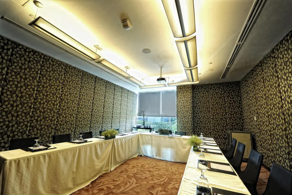 Acacia Hotel Manila