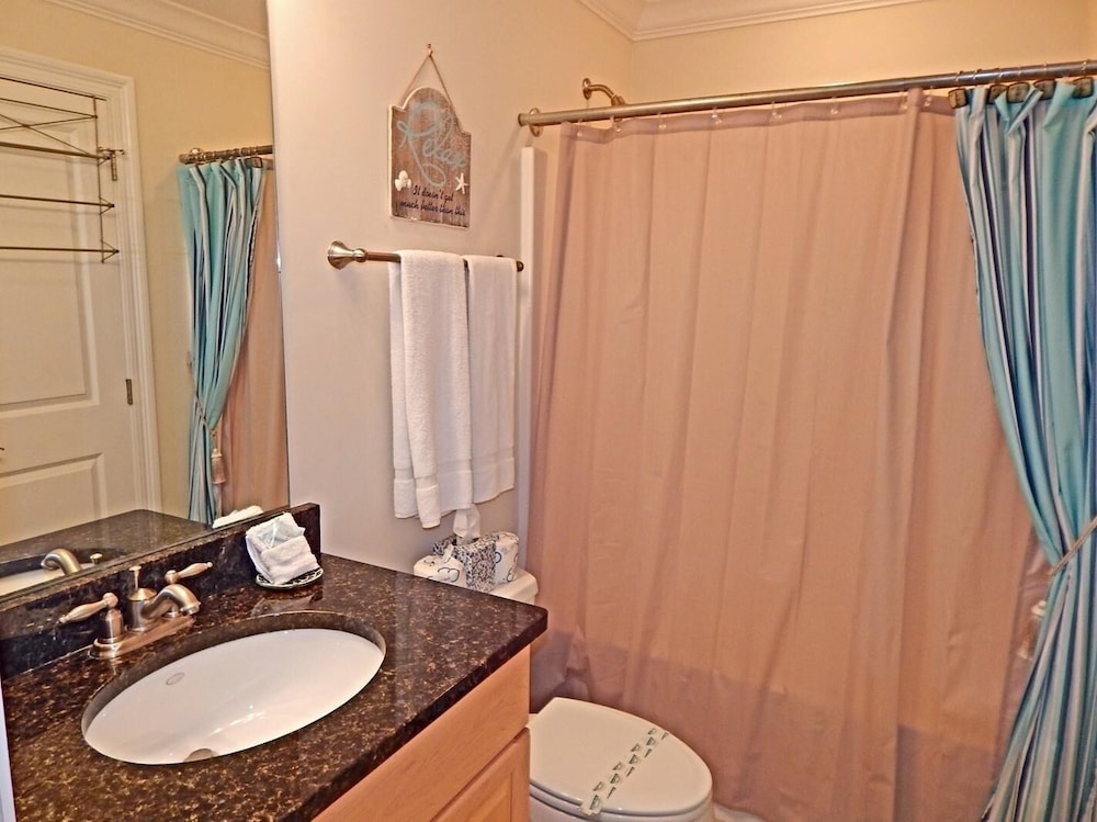 719 Holiday Isle 719 2 Bedroom Condo