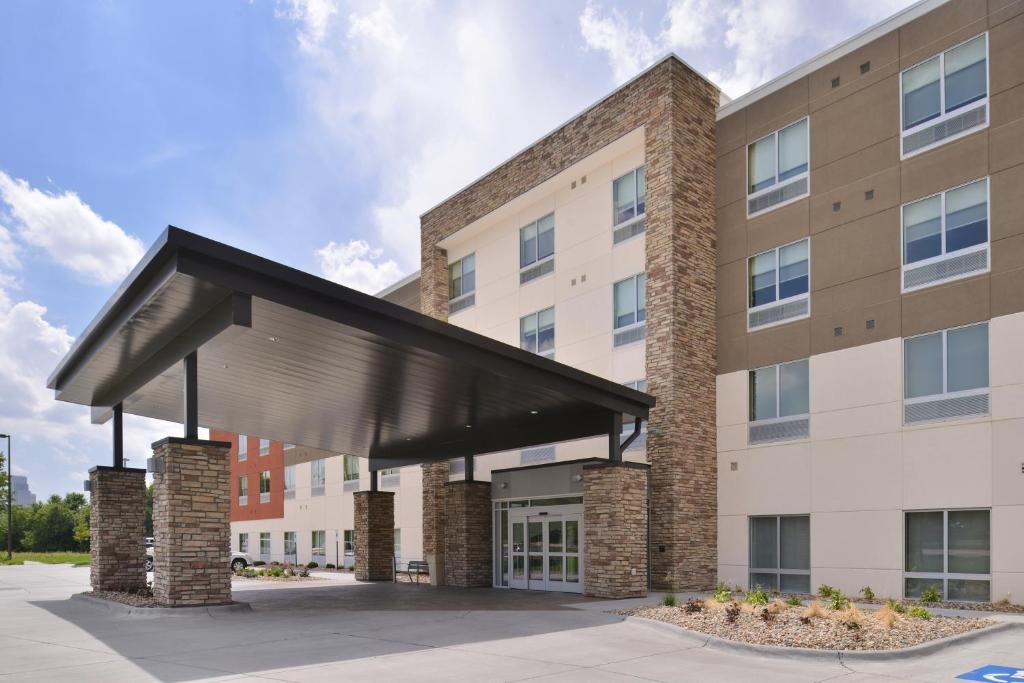 Holiday Inn Express & Suites Omaha Airport by IHG